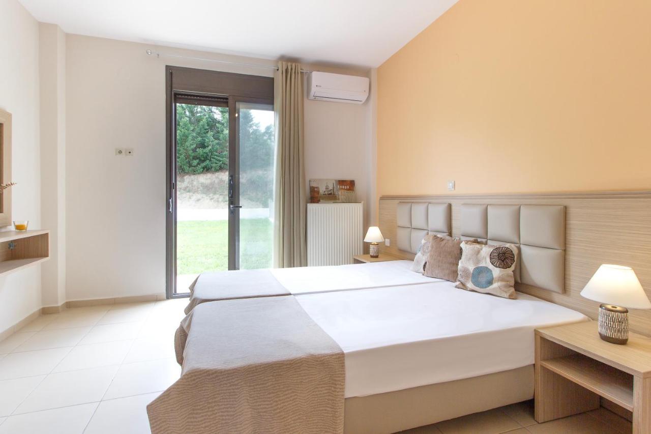 Villa Orelia Hanioti Bagian luar foto